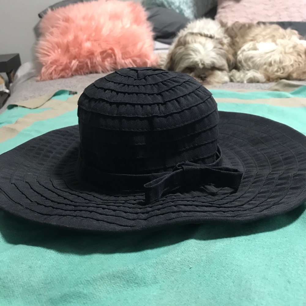 Black sun hat with bow